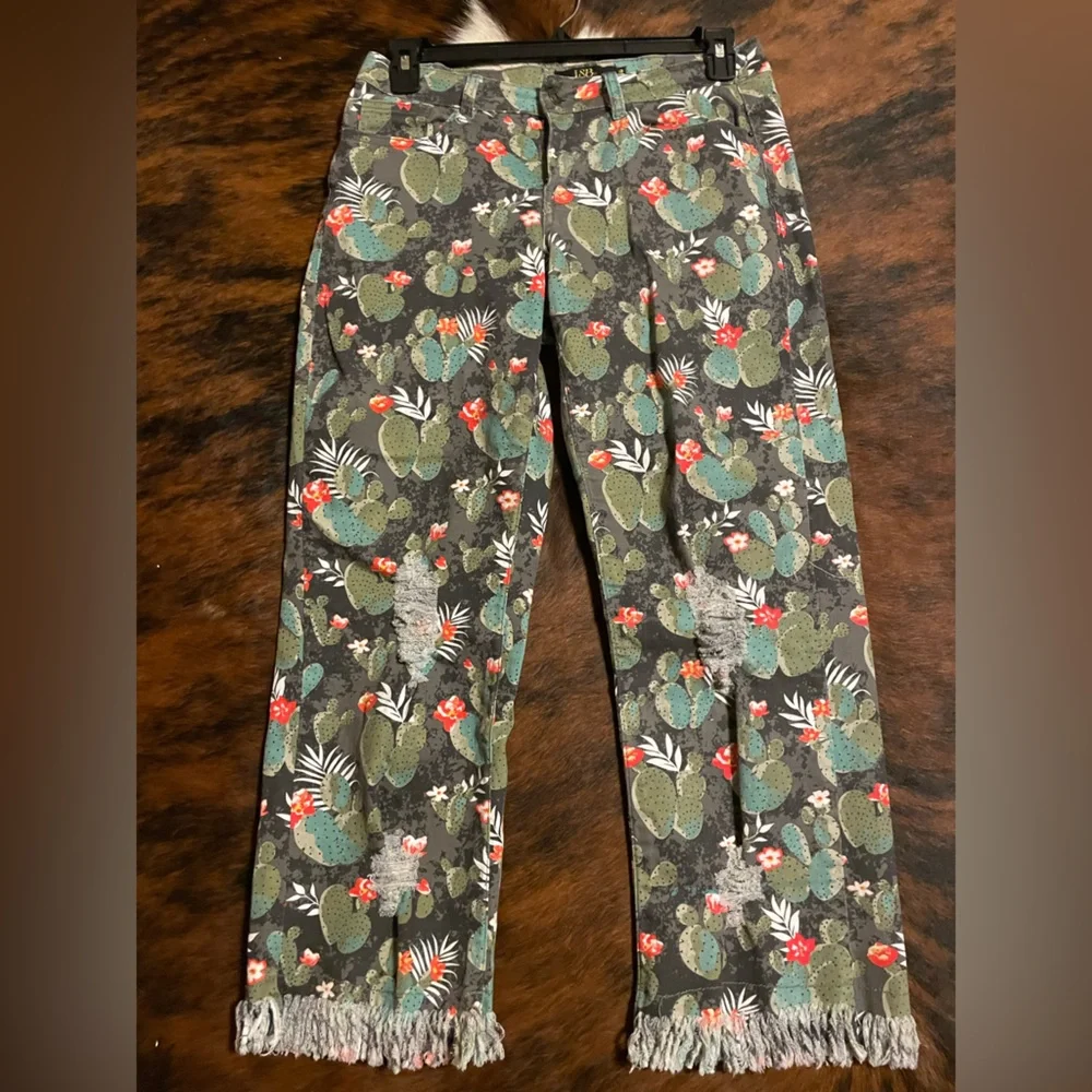 L&B Women’s Black Floral Cactus Print Jeans - Picture 5 of 7